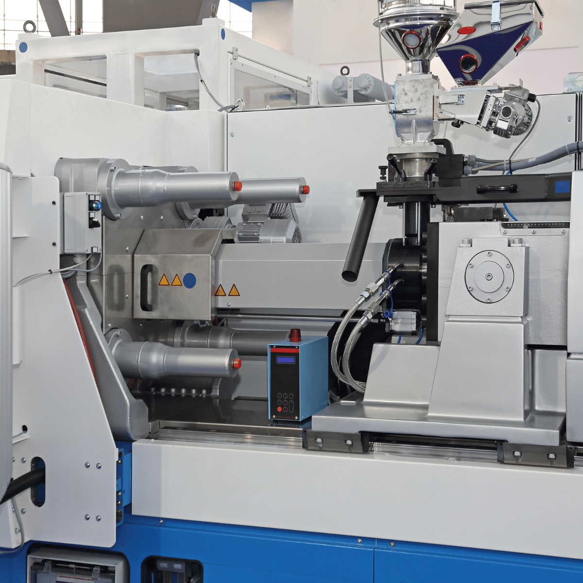 Hochpräzises Kunststoff-Spritzgießen und automatisierte Entnahme – B2B Leadgenerierung Kunststofftechnik Ratiscon